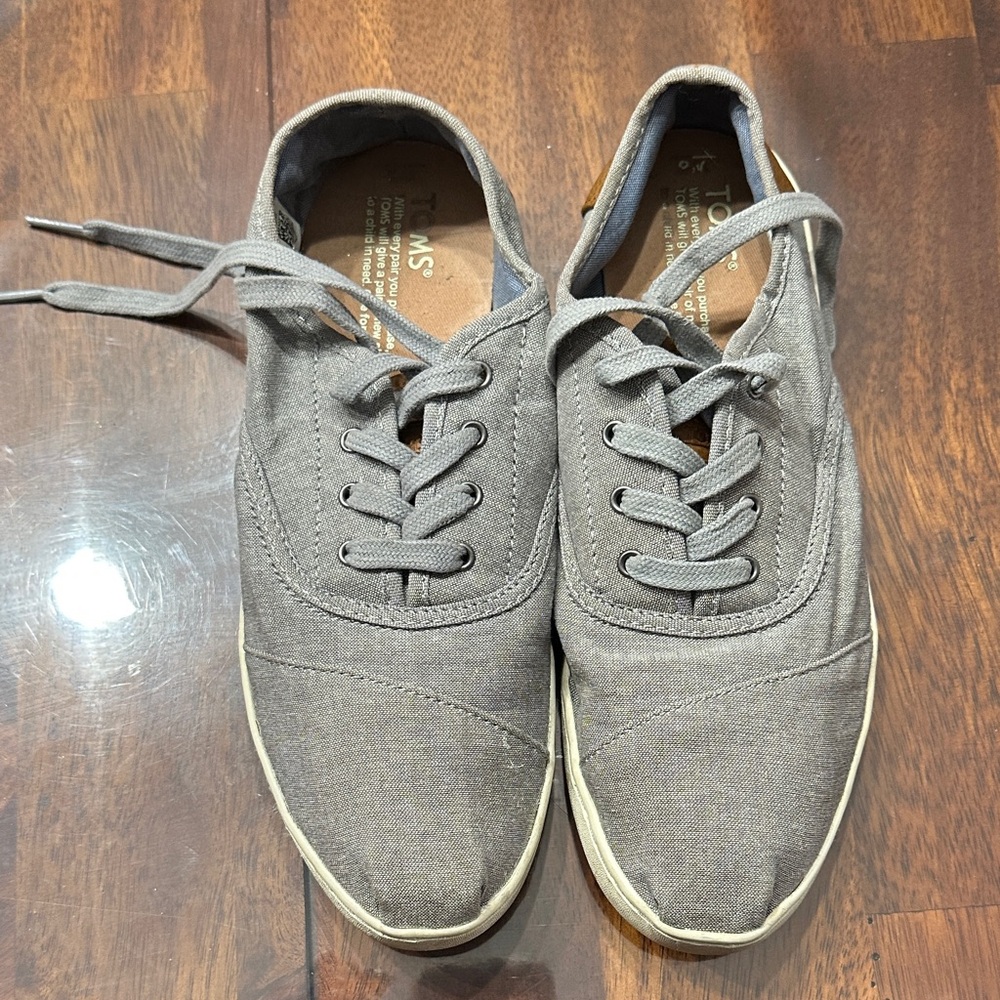 TOMS Women’s Gray Lace-Up Sneakers